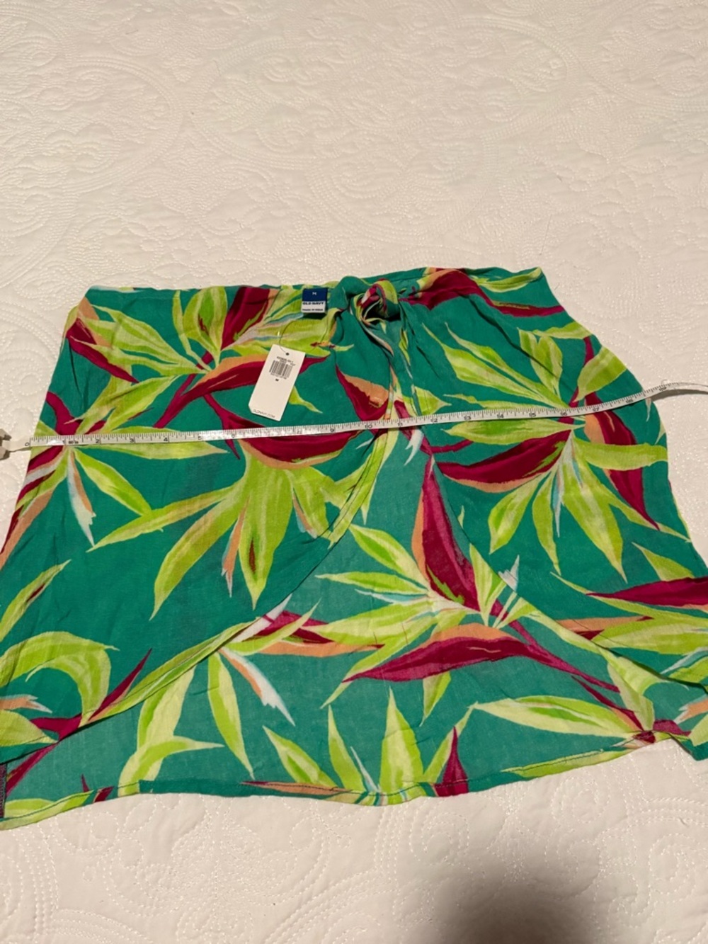 High-Waisted Gauze Wrap-Front
Sarong Swim Skirt Tropical Print M - Picture 6 of 7
